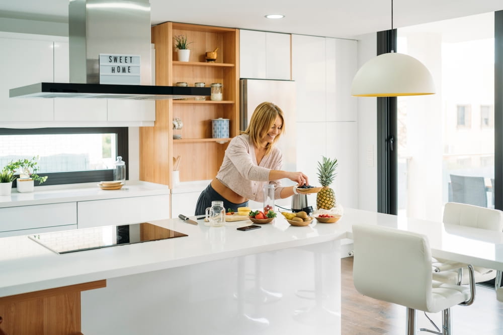 Crédence en verre dans une cuisine : quels avantages et quel vitrage choisir ?